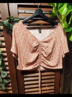 Salmon Pink Floral Cinched Tie Front Cropped Tee